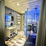 Sejour Insolite Dans Un Container Amenage A Avec Borne D'arcade Et Babyfoot * Berck