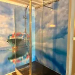 Sejour Insolite Dans Un Container Amenage A Avec Borne D'arcade Et Babyfoot *