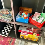 Sejour Insolite Dans Un Container Amenage A Avec Borne D'arcade Et Babyfoot *