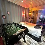 Daire Sejour Insolite Dans Un Container Amenage A Avec Borne D'arcade Et Babyfoot Berck