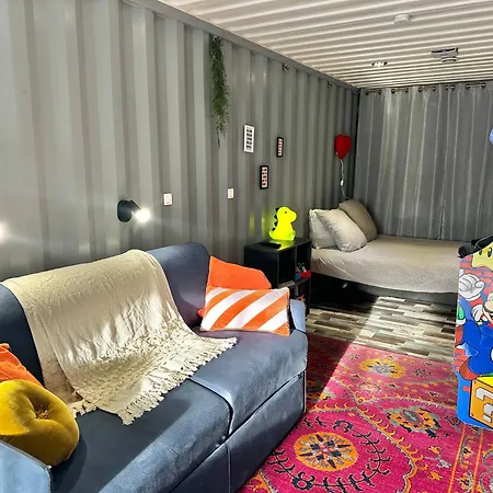 Sejour Insolite Dans Un Container Amenage A *