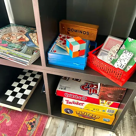 Sejour Insolite Dans Un Container Amenage A Avec Borne D'arcade Et Babyfoot *