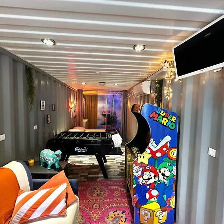 Sejour Insolite Dans Un Container Amenage A Avec Borne D'arcade Et Babyfoot Lägenhet