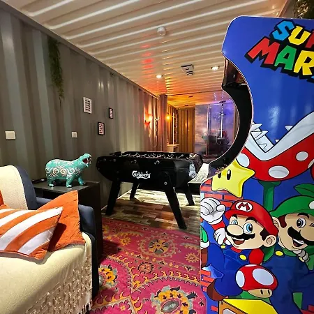 Sejour Insolite Dans Un Container Amenage A Avec Borne D'arcade Et Babyfoot 公寓