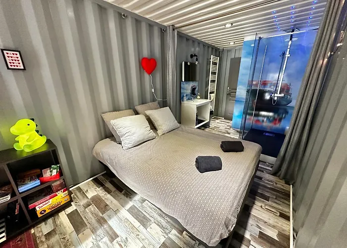 Sejour Insolite Dans Un Container Amenage A Avec Borne D'arcade Et Babyfoot Апартаменты