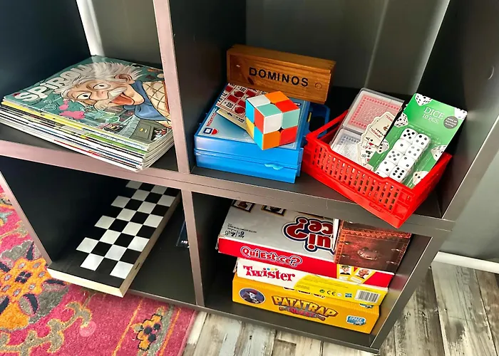 Sejour Insolite Dans Un Container Amenage A Avec Borne D'arcade Et Babyfoot *